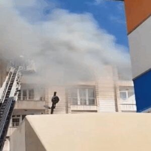 esenyurtta 4 katli binada cikan yangin sonduruldu UeKhsrkJ