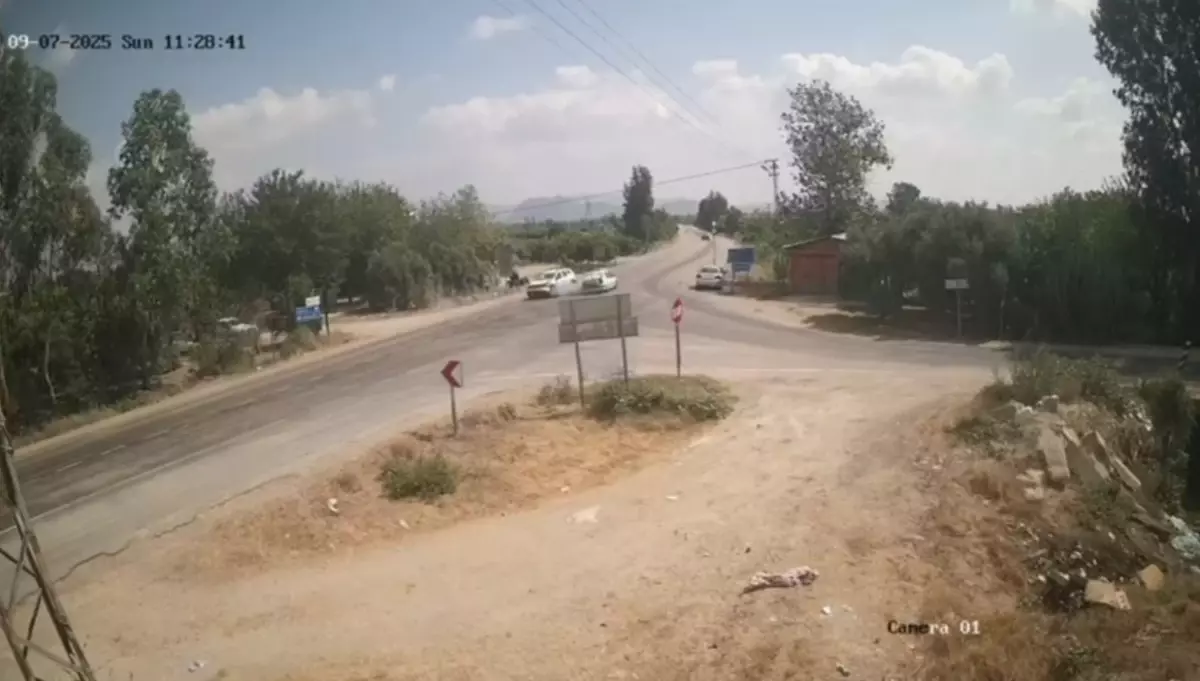 kozanda trafik kazasi 4 yarali 7GcM246f