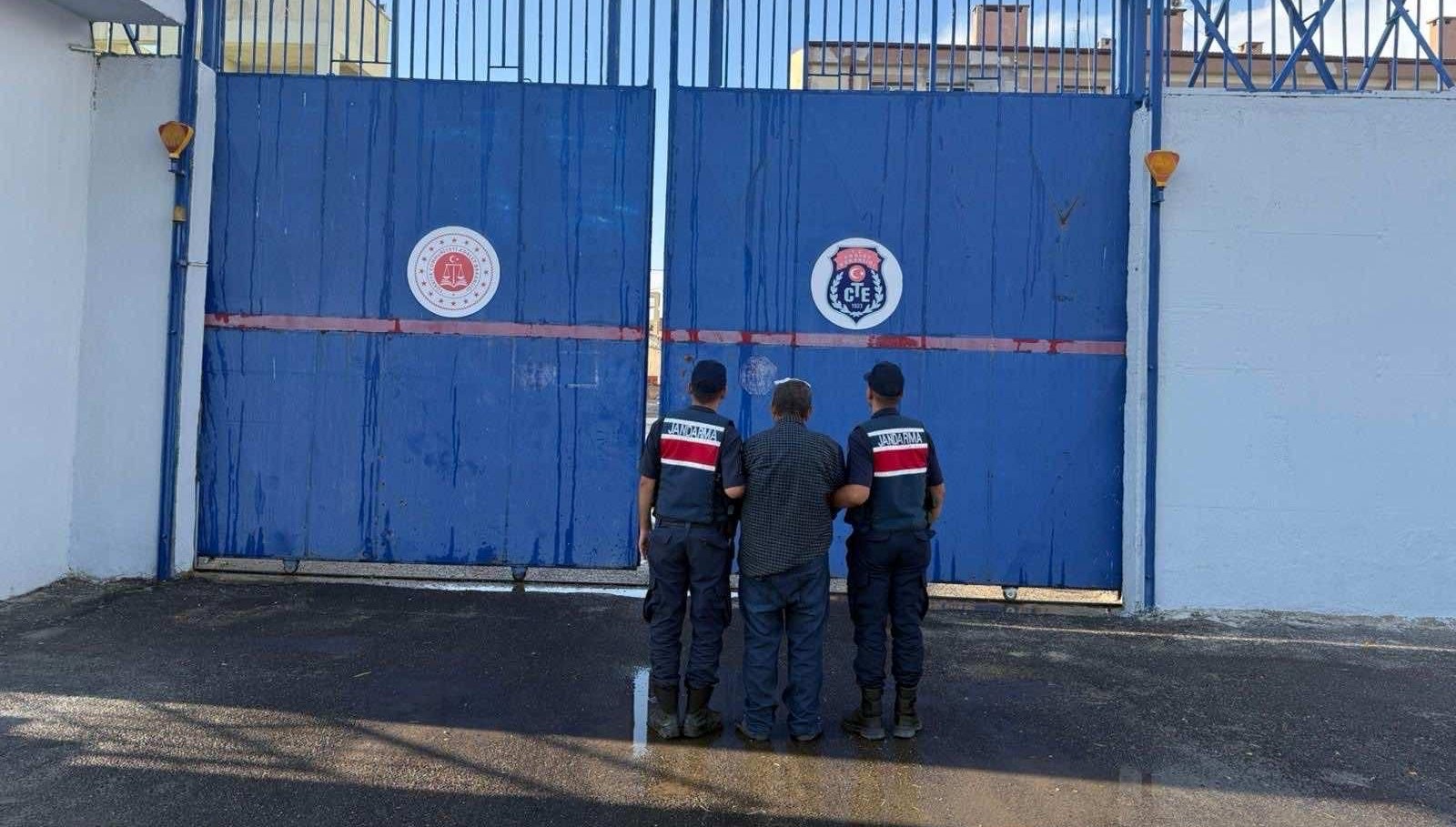 pazardan donen kardesleri oldurmuslerdi baba ve oglu tutuklandi Ylti8uiN