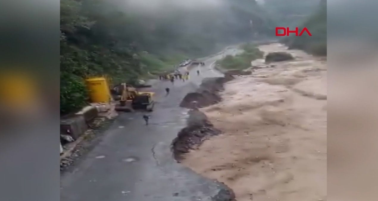 rizede yol coktu isciler mahsur kaldi uBsqFwEI