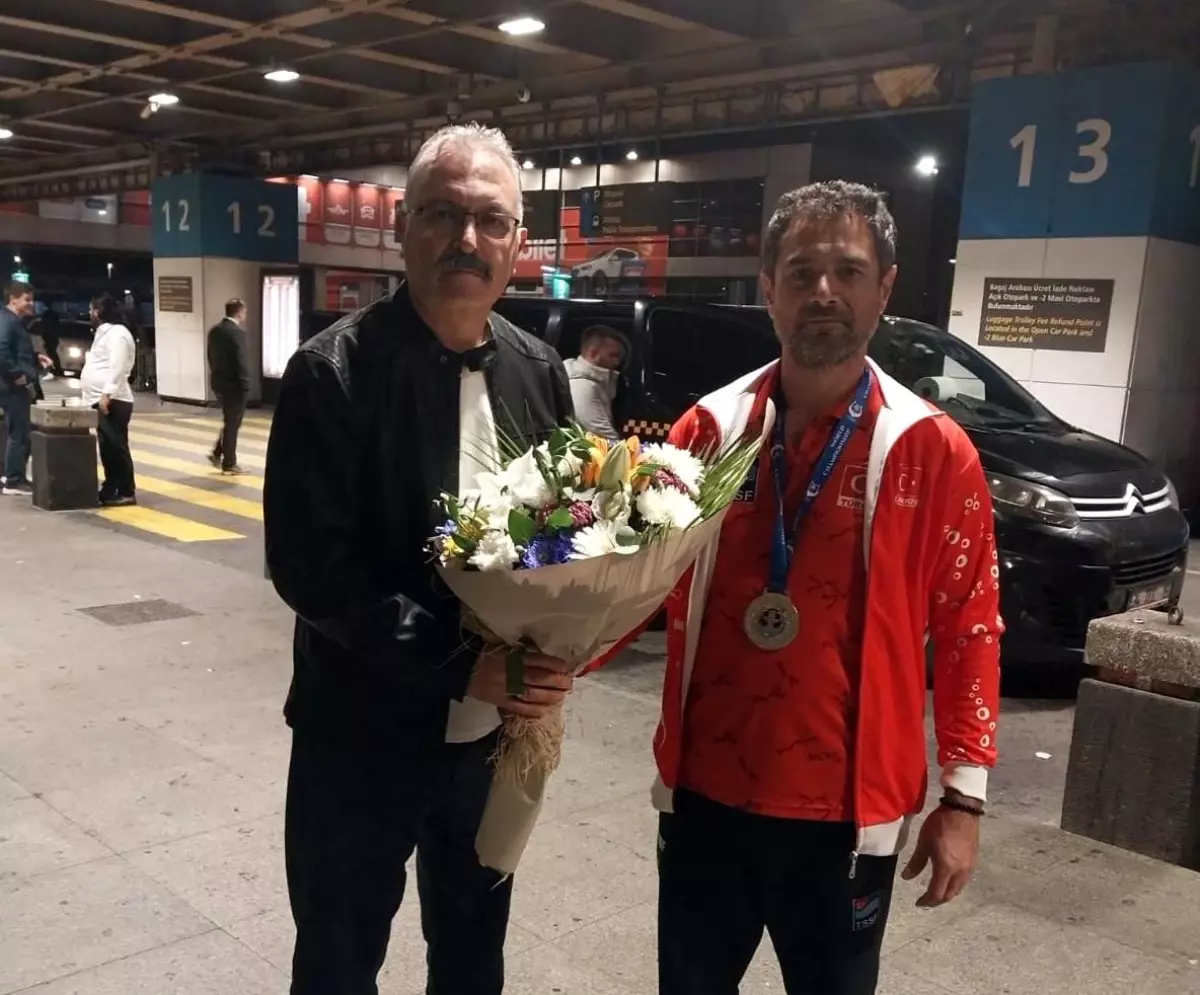 eskisehirli erkan balk ile milli takim dunya sampiyonu oldu fB5J7GPL.jpg