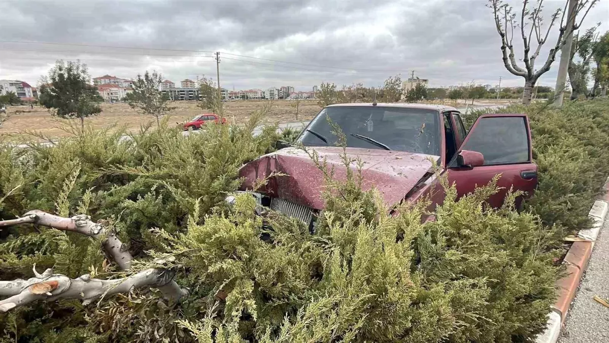 karamanda tofas otomobili kaza yapti baba ve kizi yaralandi 5maf3whM.jpg