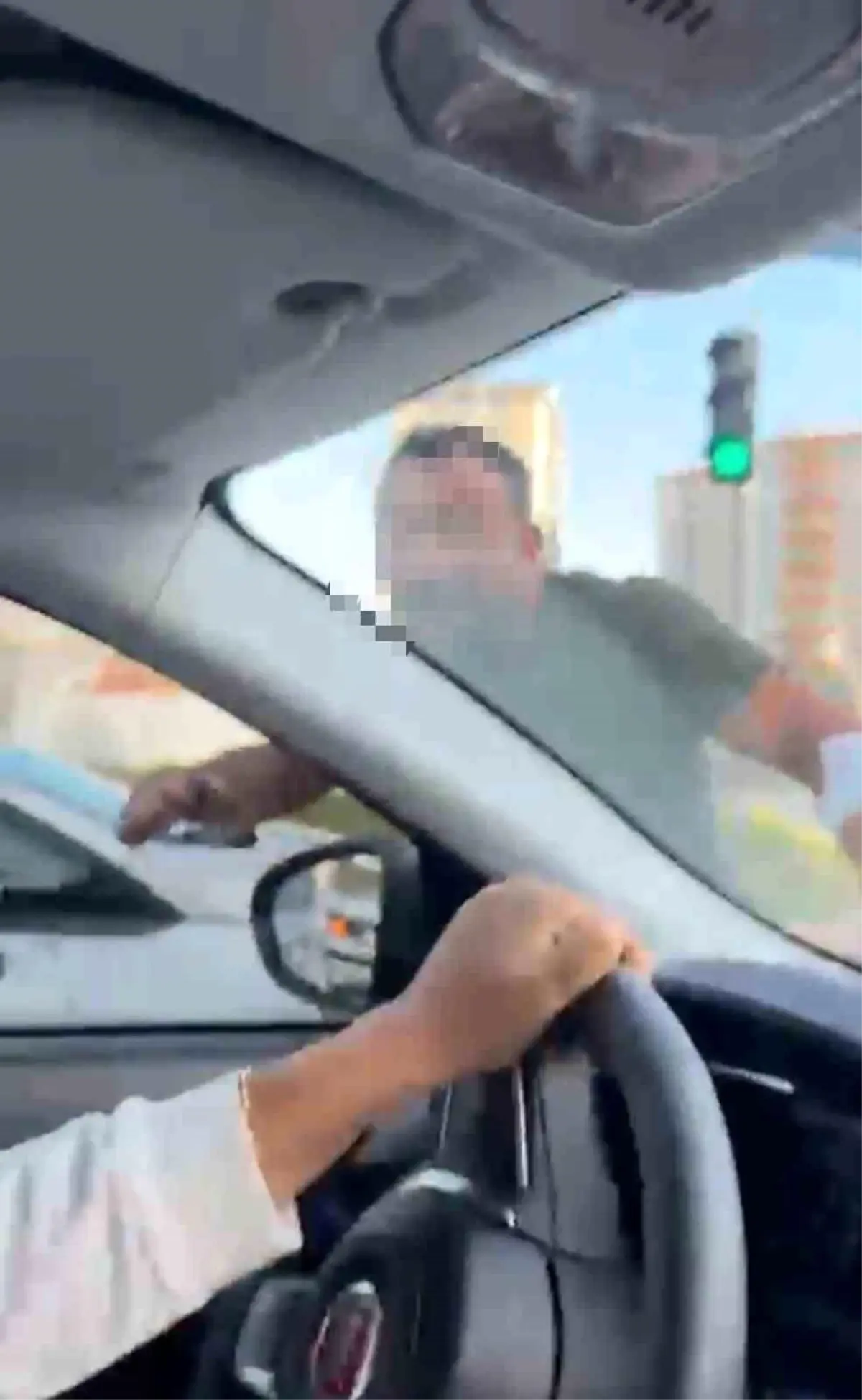 kayseride trafikte kadinlara saldiri F7l3nWtQ