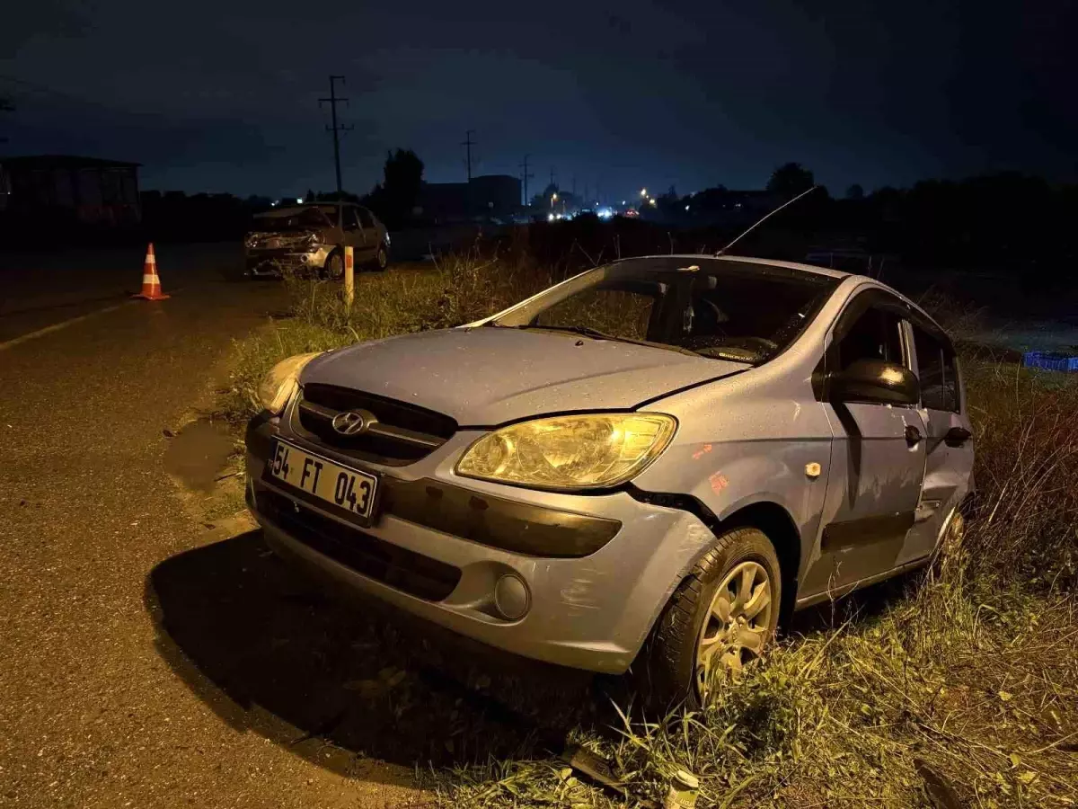 sakaryada iki otomobil carpisti 3 yarali 4SE24wdr.jpg