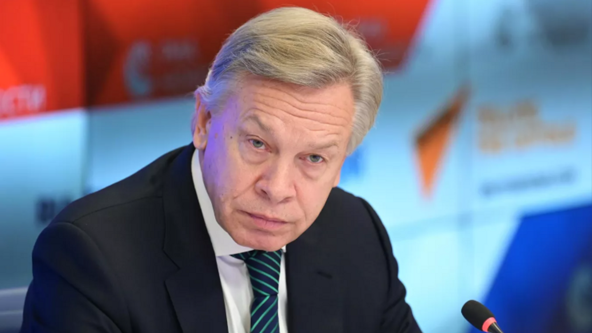 pu kov fransizlar macronun ulkeyi batirdigini dusunuyor avX5tGdF.png