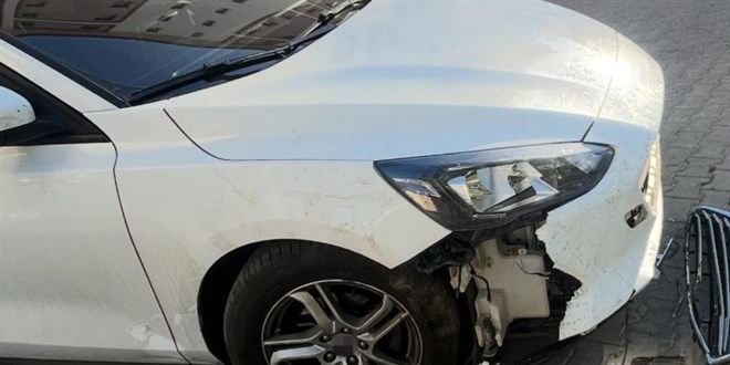 sivasta basibos kopekler otomobile 108 bin liralik zarar verdi AhwGIyRq.jpg