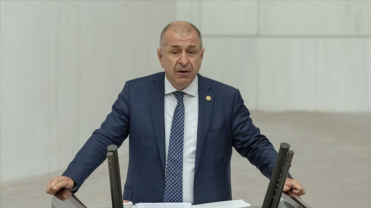 umit ozdagla ahmet davutoglu kavgasi buyuyor gelecekti ama gelemedi tBE36IrI.jpg