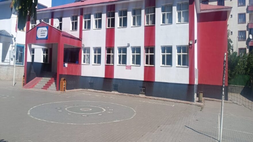 Sınıfta Gaz Paniği: 30 Öğrenci Hastanelik Oldu