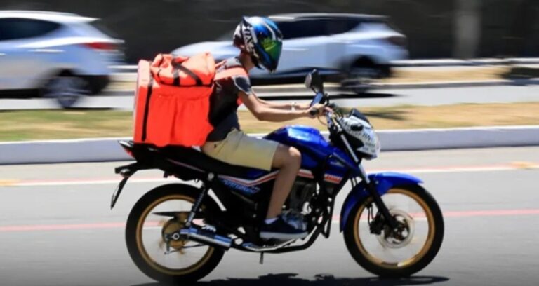 kurye-kapida-kaldi-sosyal-medya-karisti-okulda-paket-servis-krizi-45kkcOFb