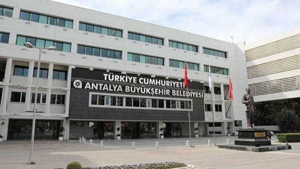 Antalya Büyükşehir Belediyesi’ne Yönelik Geniş Kapsamlı Operasyon: 27 Şüpheli Adliyeye Sevk Edildi