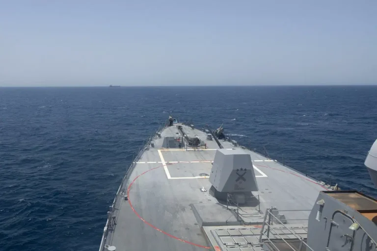 centcom-acikladi-4-gemi-umman-denizinde-devre-disi-birakildi-KVKBIGtx