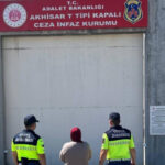 12 hirsizlik dosyasindan 37 yil hapis cezasi bulunan kadin yakalandi nexNqVkP